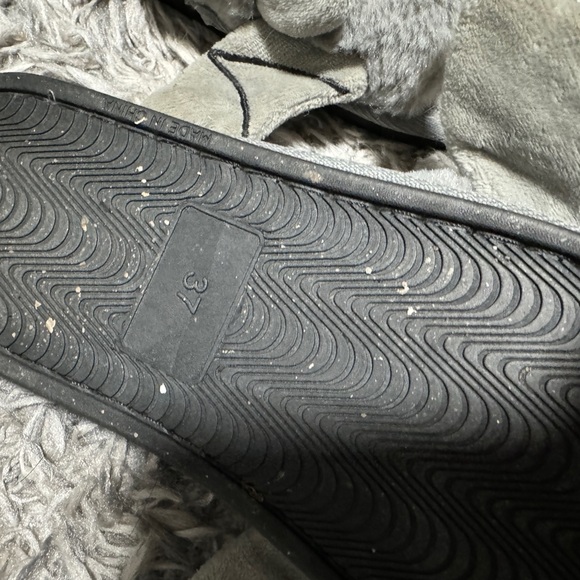 Em and sprout bat slippers - Picture 4 of 4